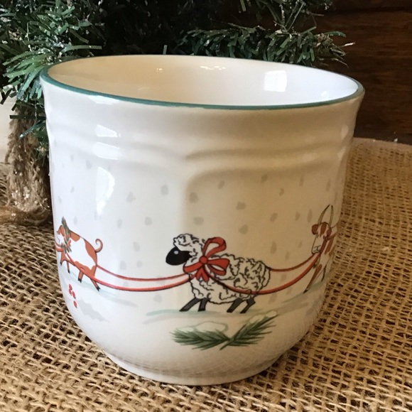 - Vintage International Tableworks Japan country stoneware Christmas cup - Picture 3 of 8